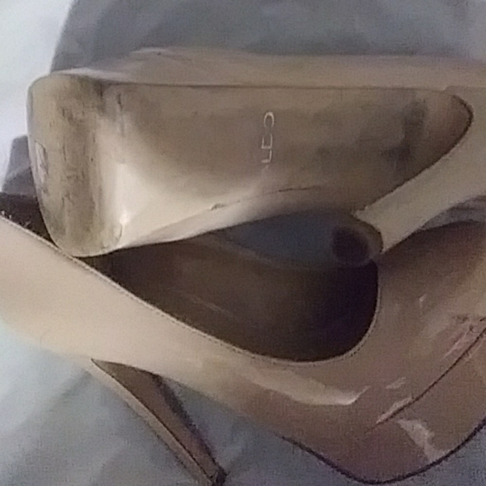Shoes - Picture 3 of 4